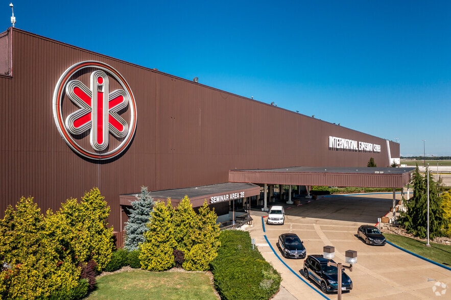 6200 Riverside Dr, Cleveland, OH for lease - Building Photo - Image 1 of 20