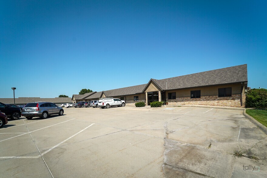 3032 W Stolley Park Rd, Grand Island, NE à louer - Photo du bâtiment - Image 3 de 34