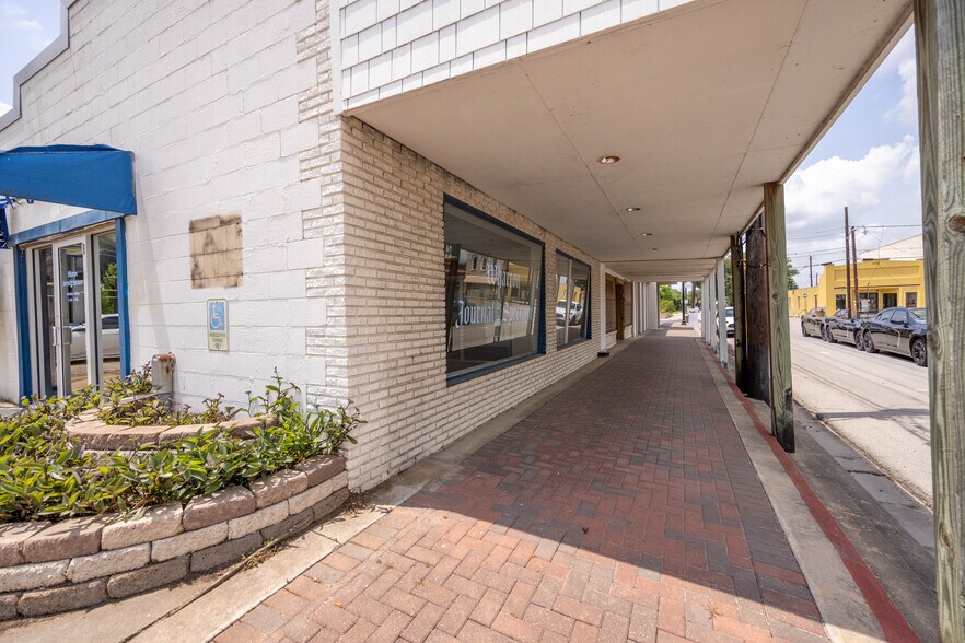 115 W Burleson St, Wharton, TX à vendre - Photo du bâtiment - Image 2 de 27