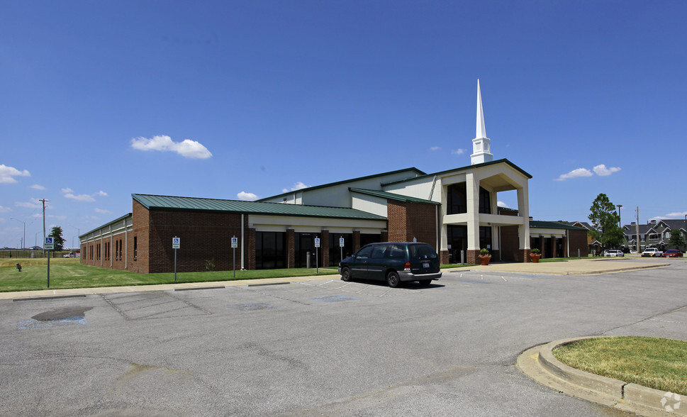 8304 S 107th East Ave, Broken Arrow, OK for sale - Primary Photo - Image 1 of 1