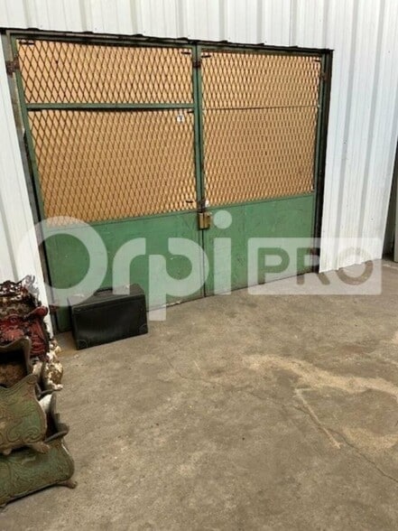 Flex in Senlis for lease - Interior Photo - Image 3 of 4