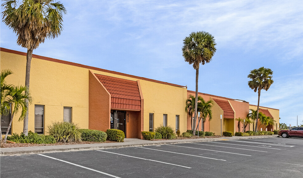 1860 Boy Scout Dr, Fort Myers, FL for lease - Building Photo - Image 1 of 7