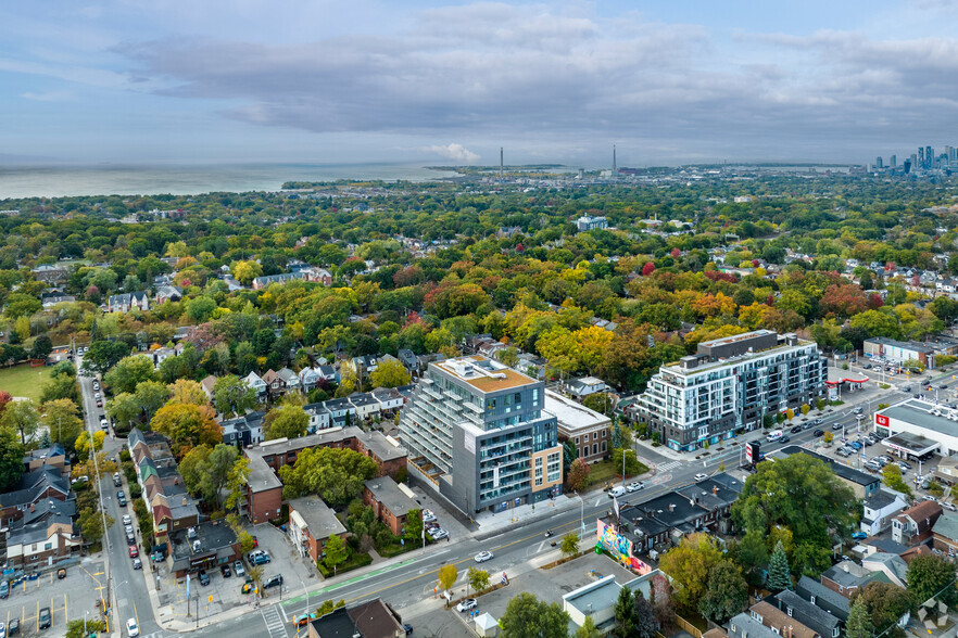 2359 Danforth Ave, Toronto, ON à louer - A rien - Image 3 de 5