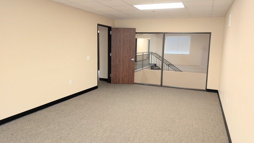 27316 Spectrum Way, The Woodlands, TX à louer - Photo du bâtiment - Image 3 de 12