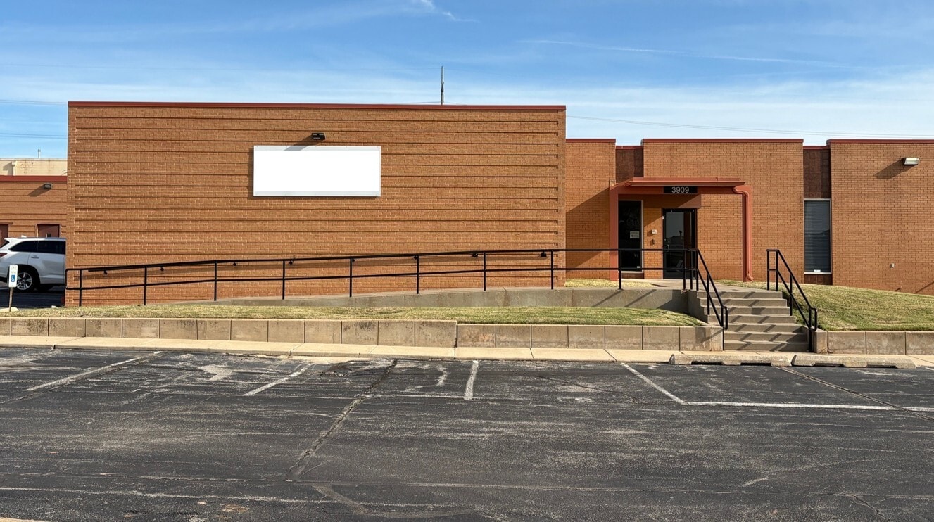 3905-3909 NW 36th St, Oklahoma City, OK à louer Photo du bâtiment- Image 1 de 3