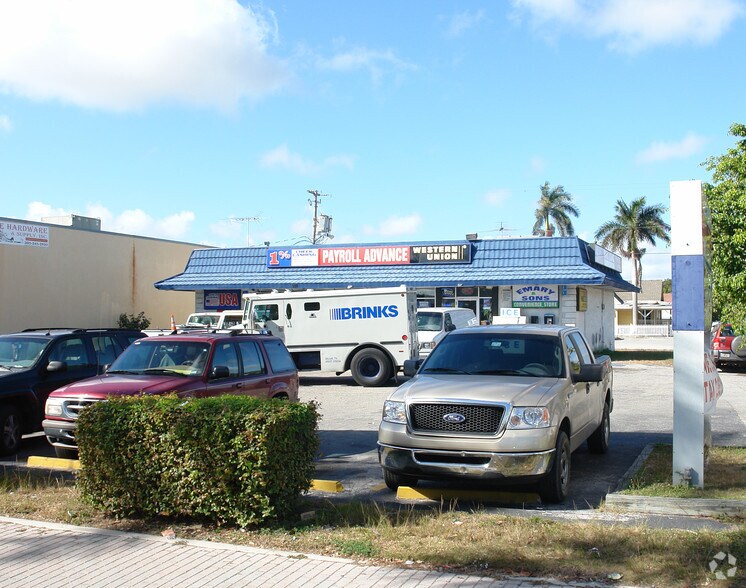 338 N Krome Ave, Homestead, FL à louer - Photo du bâtiment - Image 2 de 2