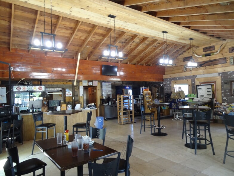 2371 US 395 Hwy, Olancha, CA à vendre - Photo du bâtiment - Image 2 de 32