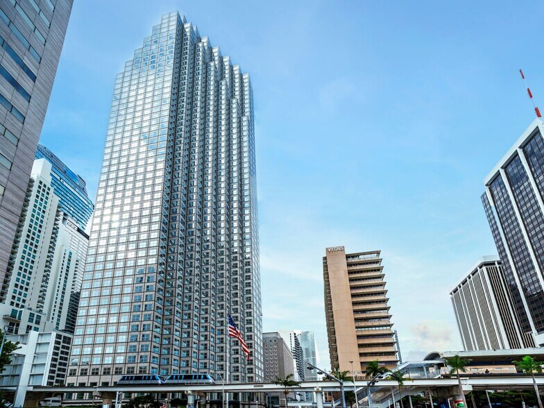 200 S Biscayne Blvd, Miami, FL à louer - Photo du bâtiment - Image 3 de 13