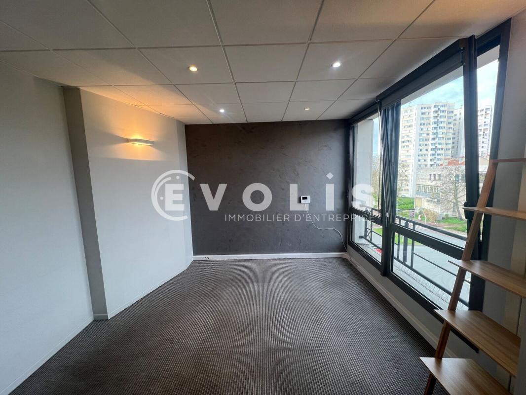 Office in Créteil for lease Interior Photo- Image 1 of 5
