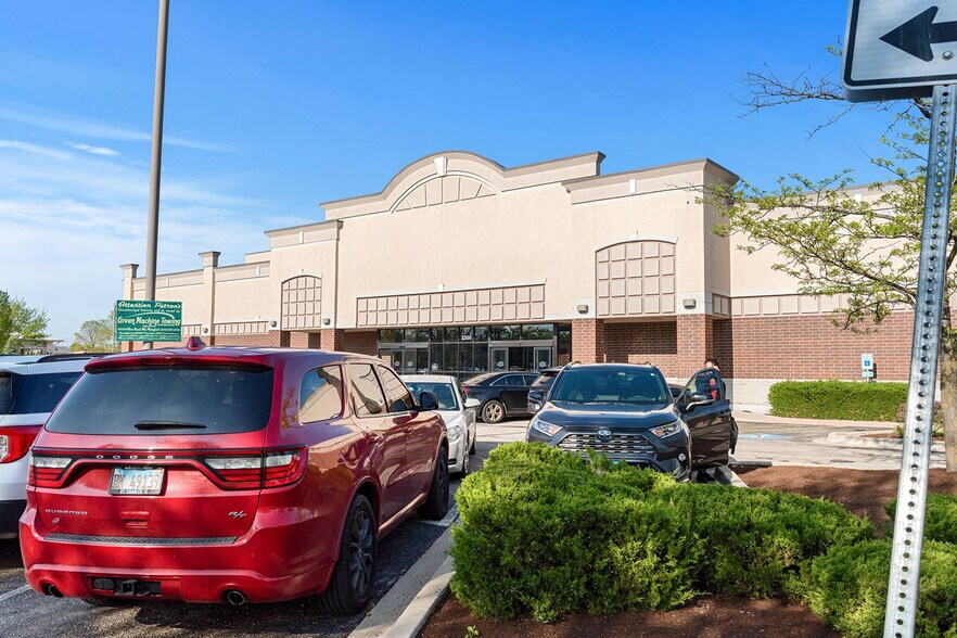 2300 S Eola Rd, Aurora, IL à vendre - Photo du bâtiment - Image 1 de 4