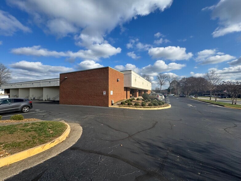 452 - 454 Southlake Blvd, North Chesterfield, VA à louer - Photo du bâtiment - Image 2 de 3