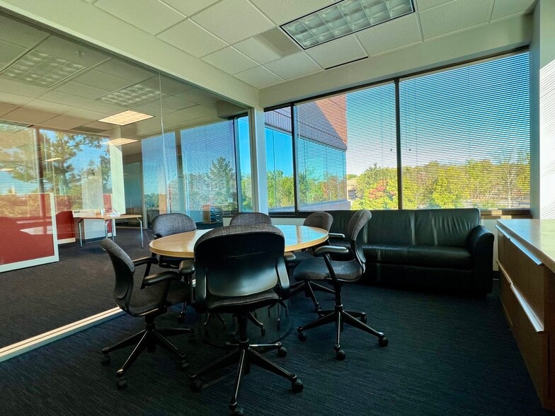 5250 Corporate Dr, Troy, MI for lease - Building Photo - Image 2 of 21