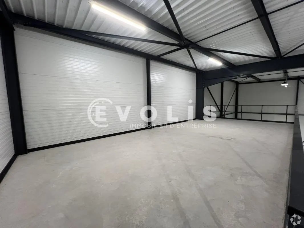 Flex in Janneyrias for lease Interior Photo- Image 1 of 22