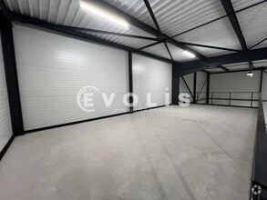 Flex in Janneyrias for lease Interior Photo- Image 1 of 22