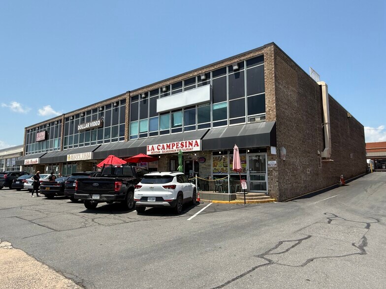 8442-8446 Lee Hwy, Fairfax, VA for lease - Building Photo - Image 2 of 4