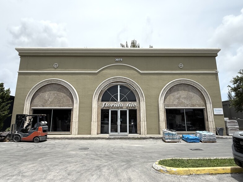 3075 NW 79th Ave, Doral, FL for lease - Building Photo - Image 1 of 10