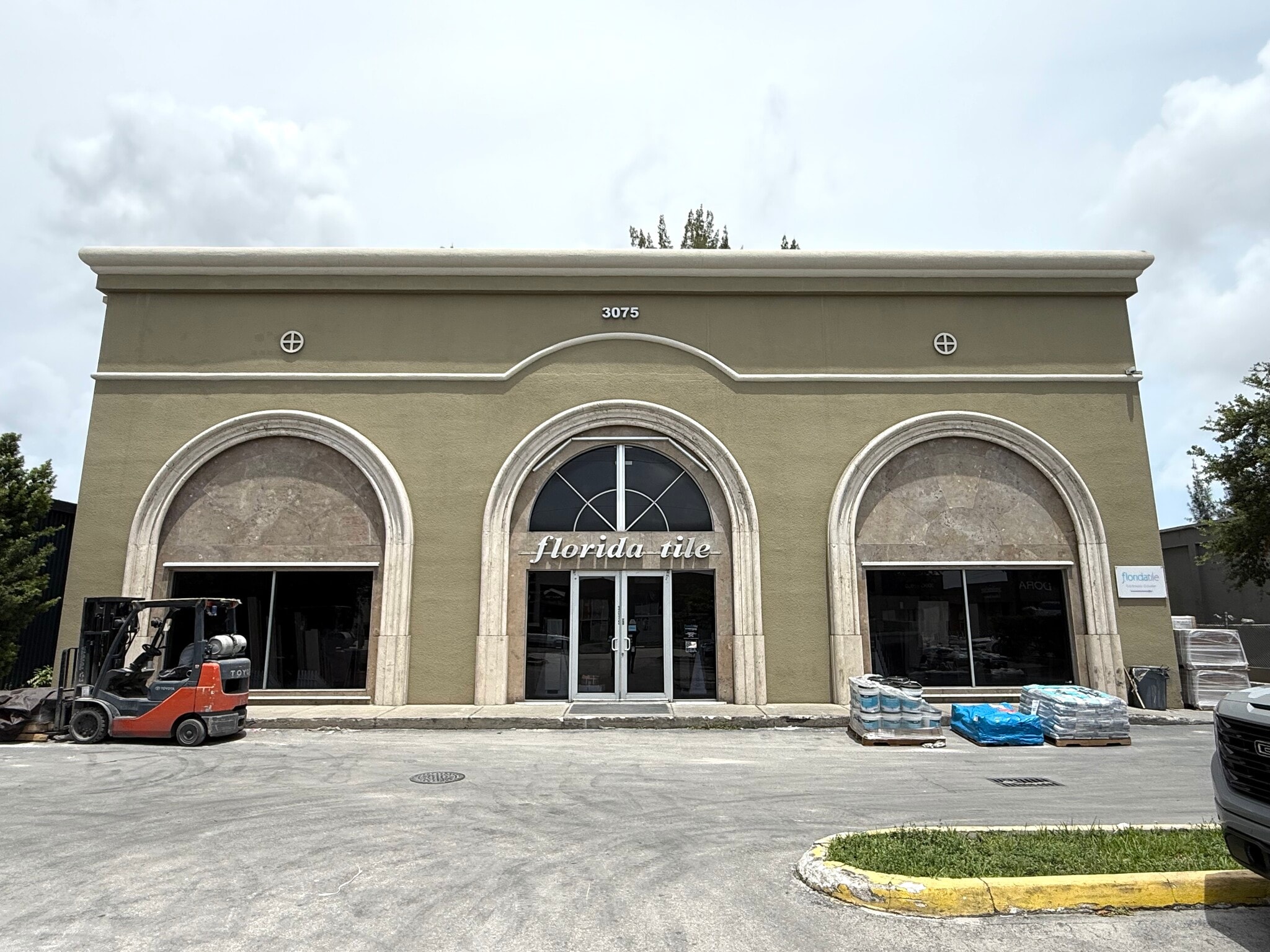 3075 NW 79th Ave, Doral, FL à louer Photo du bâtiment- Image 1 de 11