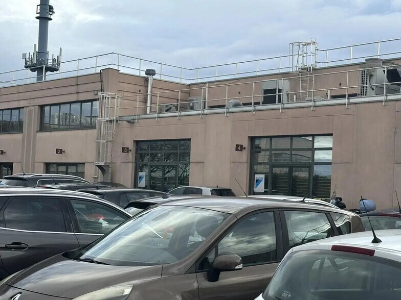 30 Rue Du 35eme Regiment D'Aviation, Bron à louer - Photo du bâtiment - Image 3 de 31