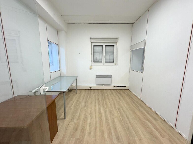 Office in Montesson for lease - Interior Photo - Image 3 of 14