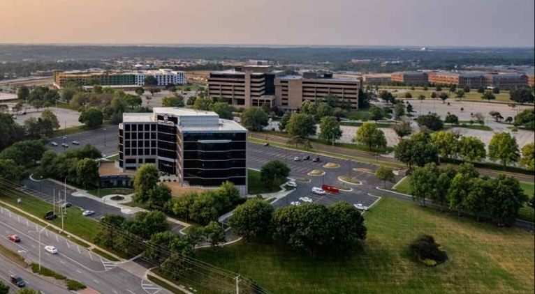 6201 College Blvd, Overland Park, KS for sale - Building Photo - Image 3 of 5