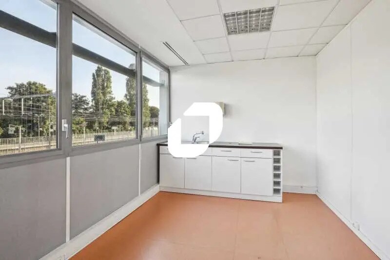 Office in Orsay for lease - Interior Photo - Image 3 of 11