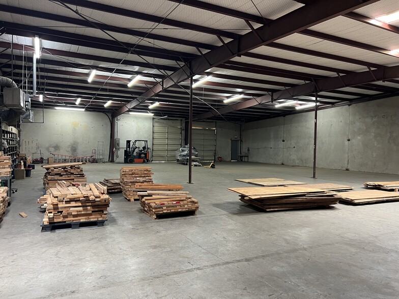 501 Industrial Dr, Richardson, TX for lease - Building Photo - Image 3 of 22