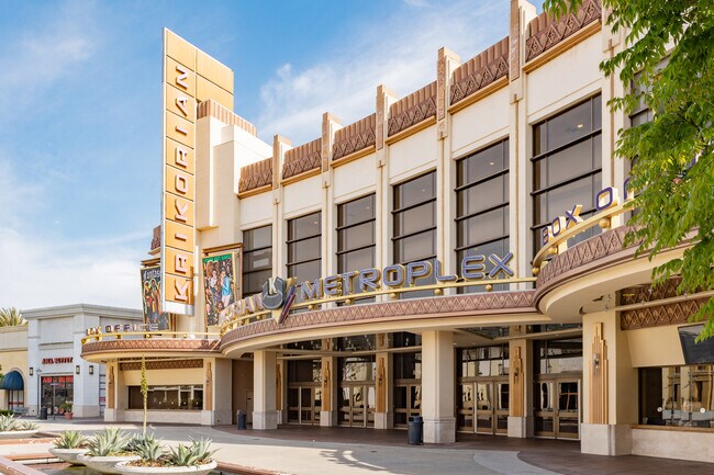 Plus de détails pour 8300 La Palma Ave, Buena Park, CA - Commerce de détail à louer