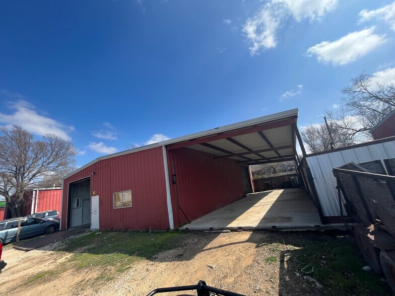 104 Industrial Dr, Kennedale, TX à vendre - Photo du bâtiment - Image 2 de 12