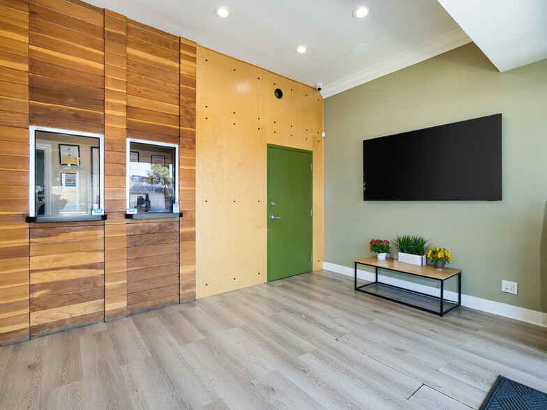 8328-8332 Lincoln Blvd, Los Angeles, CA for sale - Building Photo - Image 3 of 24