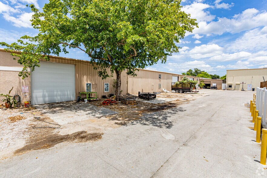 3384 Mercantile Ave, Naples, FL à louer - Photo du bâtiment - Image 2 de 2