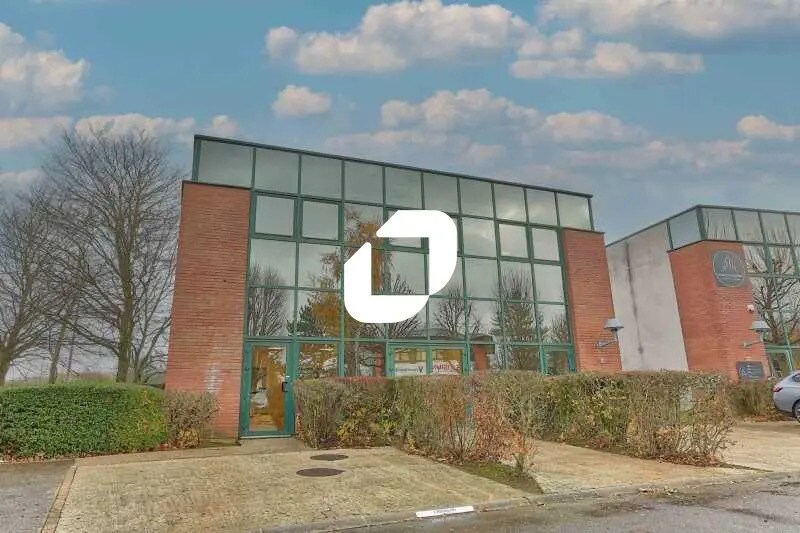 Bureau dans Évry-Courcouronnes à vendre - Photo du bâtiment - Image 2 de 18