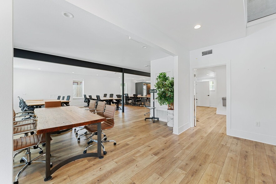 1801 E Cesar Chavez St, Austin, TX for lease - Building Photo - Image 2 of 31