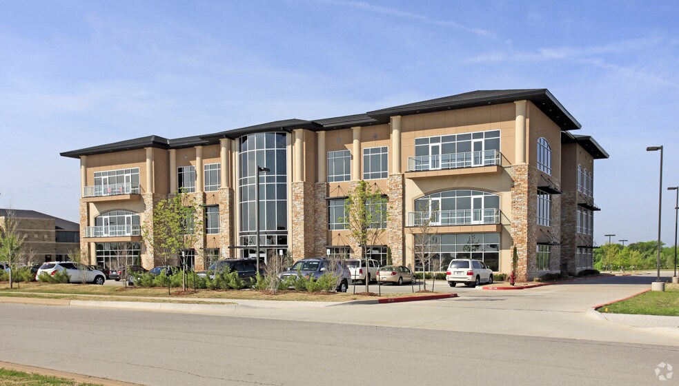 2575 Kelley Pointe Pky, Edmond, OK à louer - Photo du bâtiment - Image 3 de 9