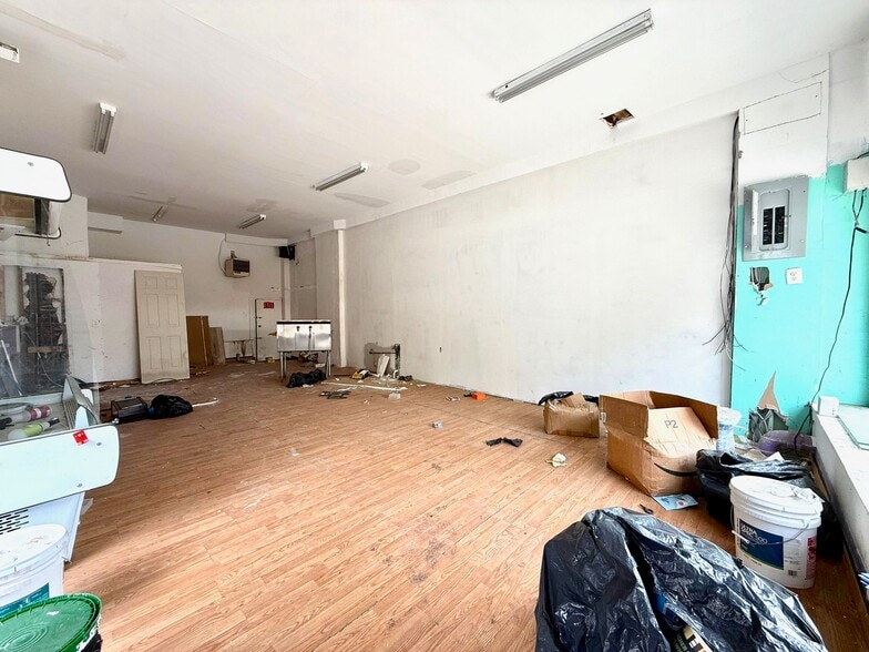 545 Brooklyn Ave, Brooklyn, NY for lease - Interior Photo - Image 2 of 3