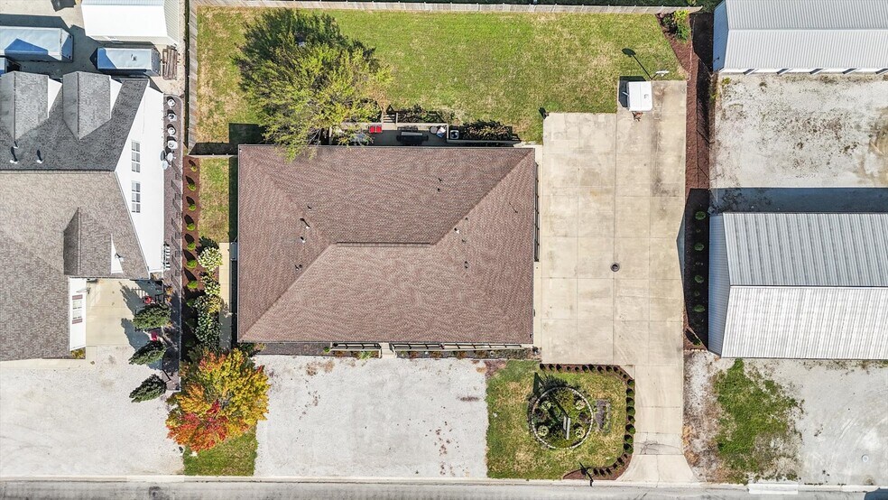 808 N 3rd St, Saint Joseph, IL à vendre - Photo du bâtiment - Image 3 de 45