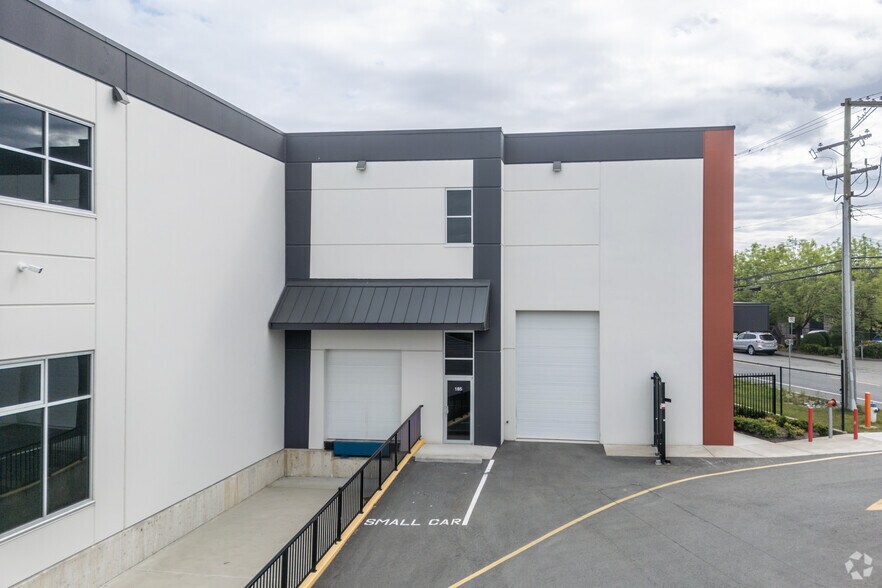 2325 Peardonville Rd, Abbotsford, BC à louer - Photo du bâtiment - Image 3 de 4