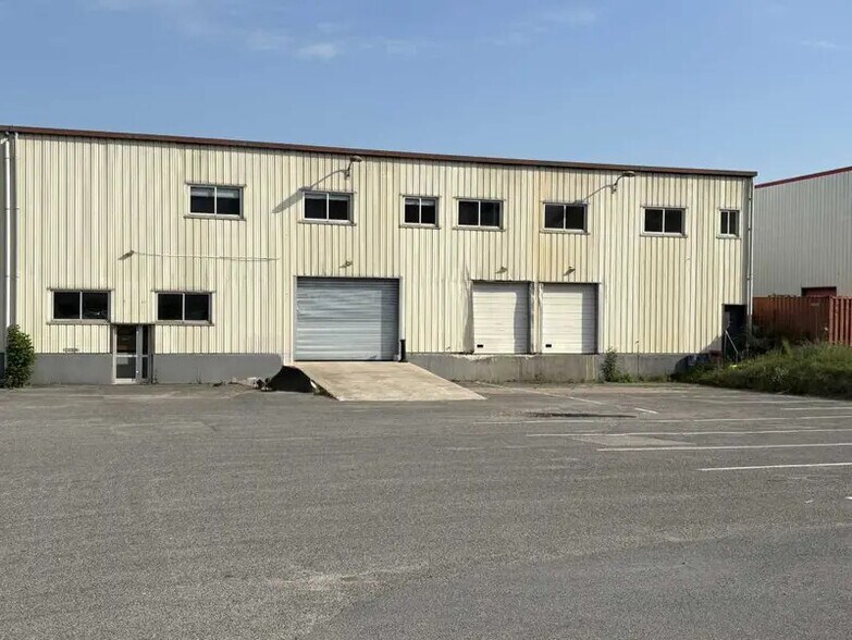 Flex dans Ormes à louer - Photo du bâtiment - Image 2 de 14