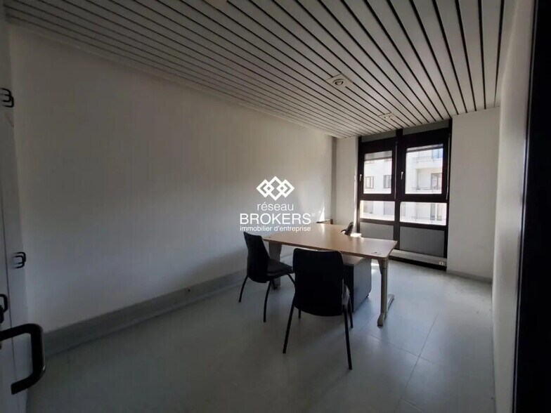 Office in Annecy for sale - Interior Photo - Image 2 of 8
