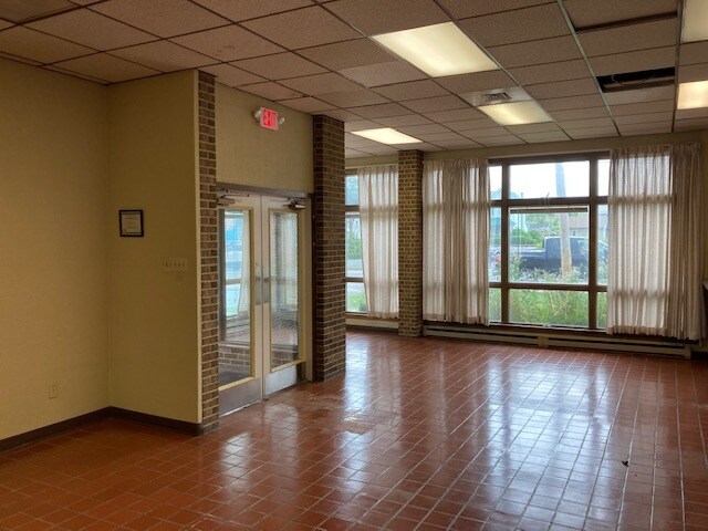 520 3rd Ave, Duncansville, PA for sale Interior Photo- Image 1 of 9