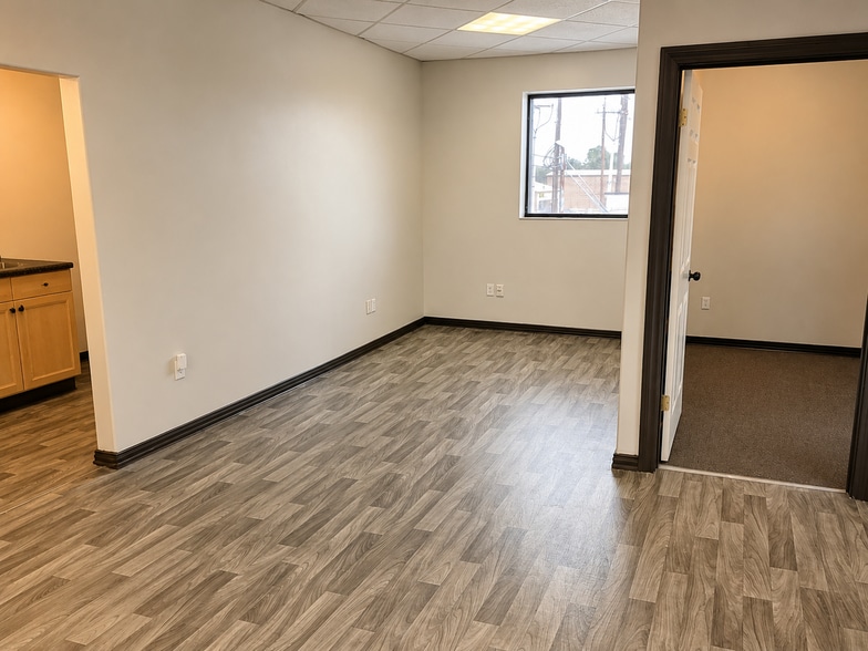 6713 Broadway, Pearland, TX for lease - Building Photo - Image 3 of 12