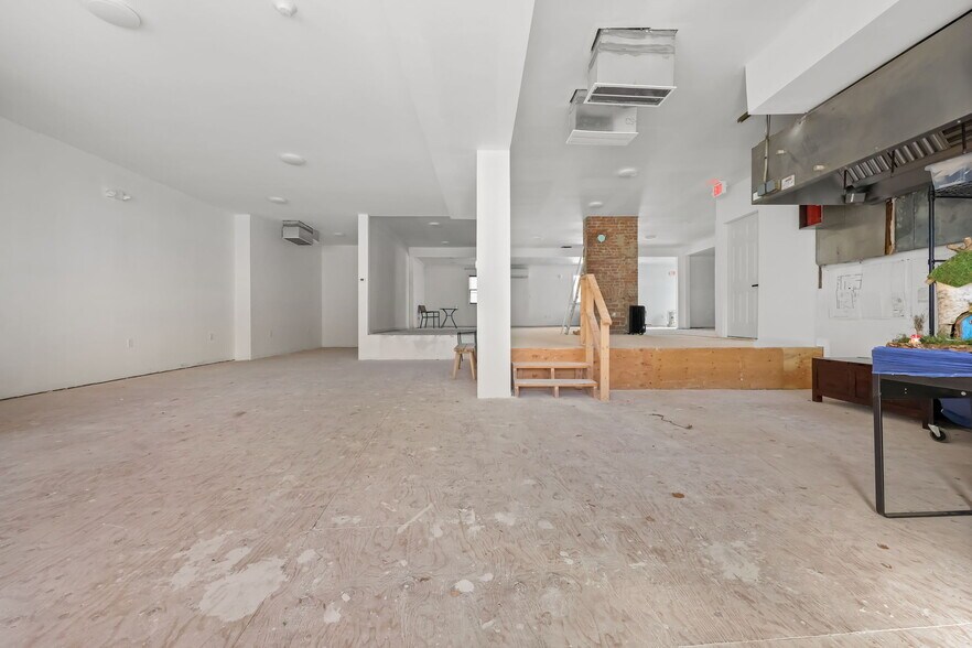 10 N Water St, Greenwich, CT à louer - Photo du bâtiment - Image 3 de 25