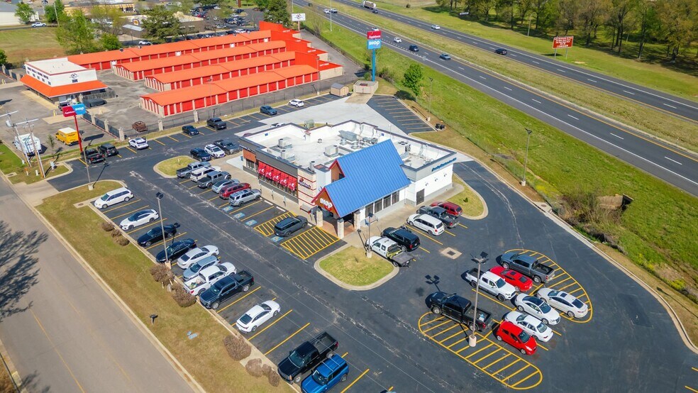 401 E Harrell Dr, Russellville, AR à vendre - Aérien - Image 2 de 4