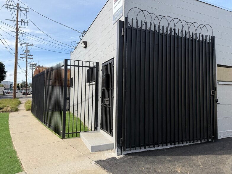 14641-14643 Lull St, Van Nuys, CA à louer - Photo du bâtiment - Image 3 de 22