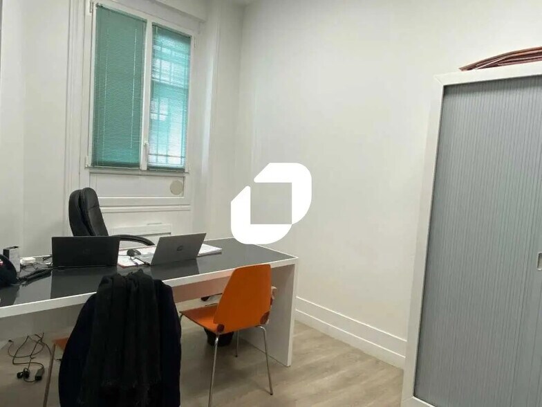 Office in Nanterre for sale - Interior Photo - Image 3 of 9