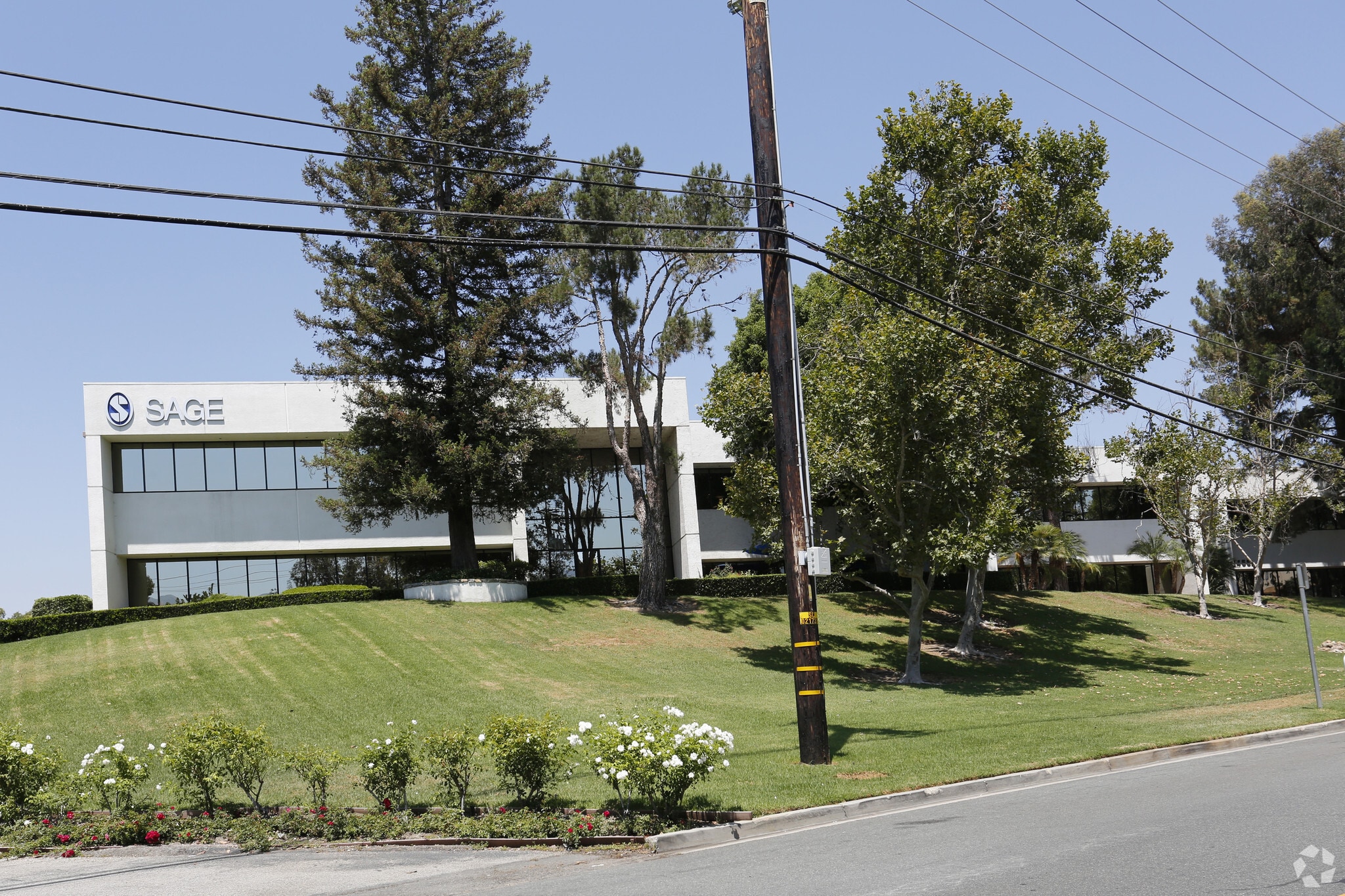 2455 Teller Rd, Thousand Oaks, CA à louer Photo principale- Image 1 de 9