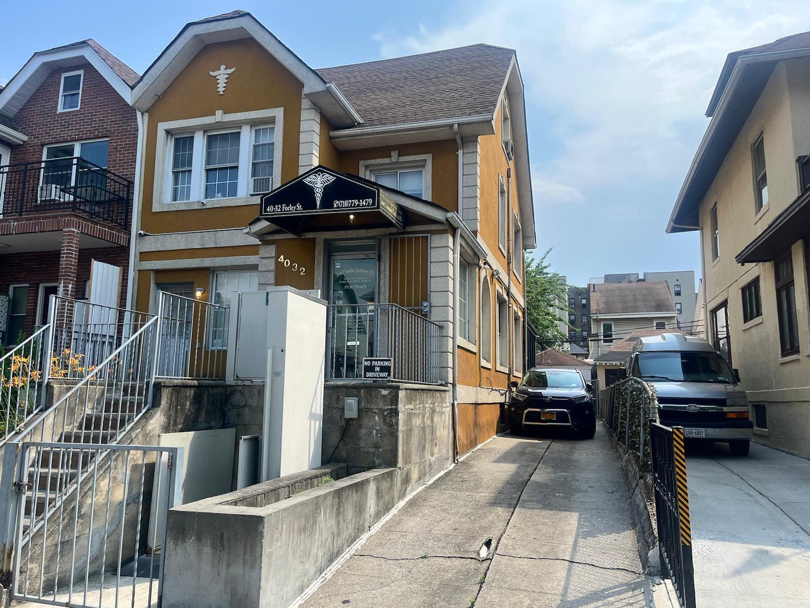 4032 Forley St, Elmhurst, NY à vendre Photo principale- Image 1 de 1