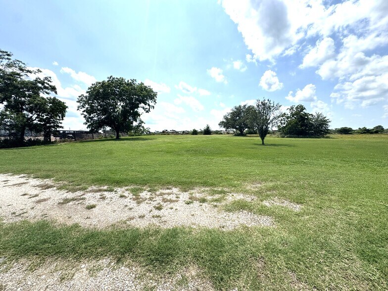 26544 S Hwy 59, El Campo, TX à vendre - Photo du bâtiment - Image 2 de 9