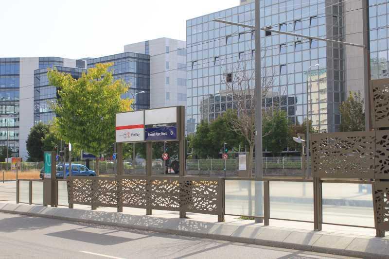 18 Rue Grange Dame Rose, Vélizy-Villacoublay à louer - Photo du bâtiment - Image 2 de 20