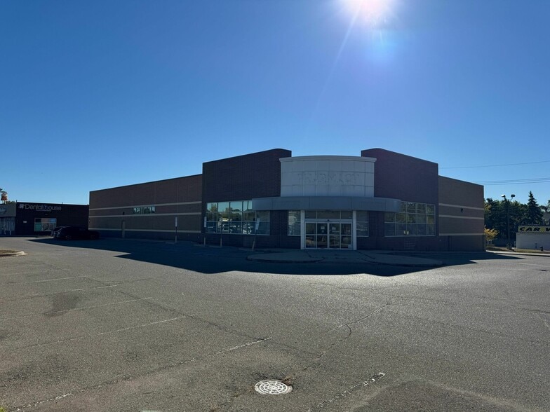 5983 Highland Rd, Waterford, MI for sale - Building Photo - Image 1 of 4