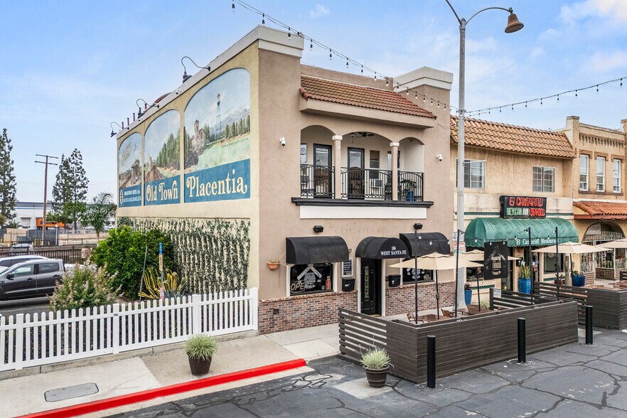 116 W Santa Fe Ave, Placentia, CA à vendre - Photo du bâtiment - Image 1 de 44